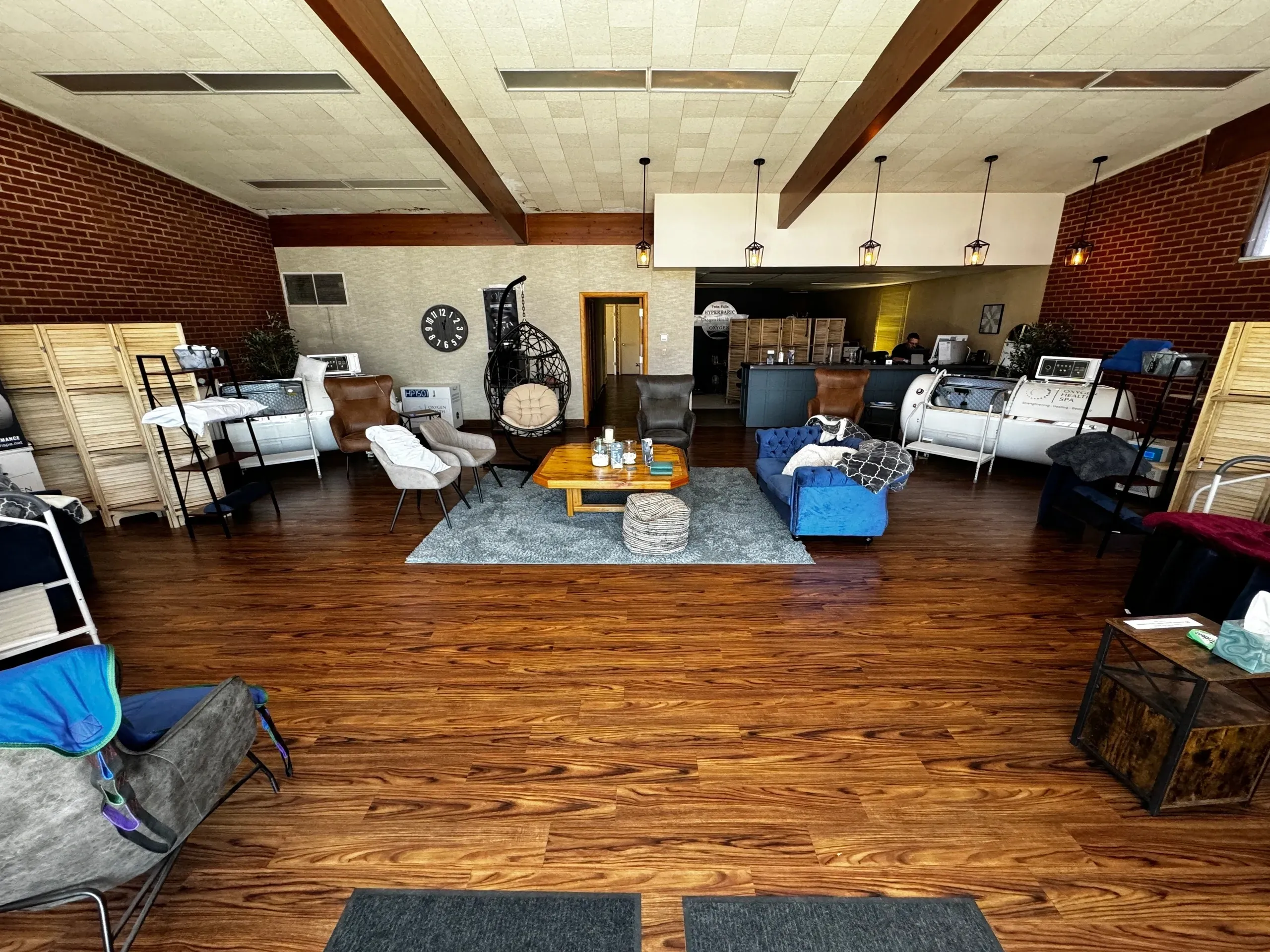 Cozy living room furniture arrangement